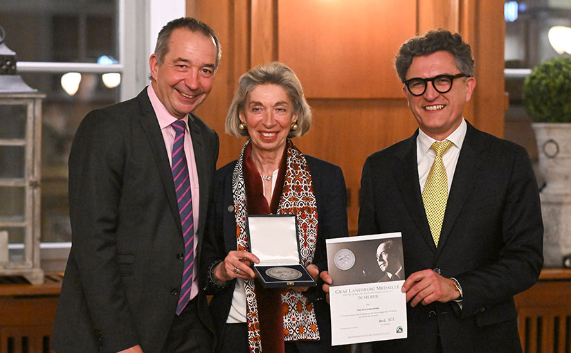 Eva Lempa Röller mit Graf Landsberg Velen Medaille ausgezeichnet DAR